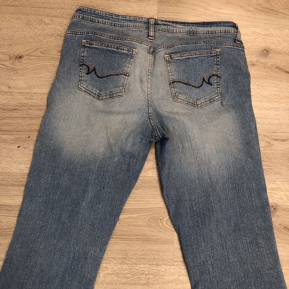 Women’s SO “Wear it declare it” Jeans SZ 15 Inseam 32” Flare Bottom Waist 31/33 - Picture 8 of 12